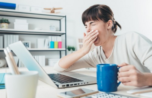 秋冬こそ体臭がキツくなる！お疲れ女子から漂う“疲労臭”に効く2つの方法