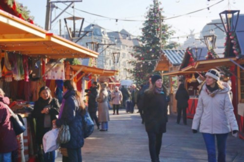 チューリヒ市内のクリスマスマーケット。平日の昼間は人が少なく、ゆっくり見て回れます。