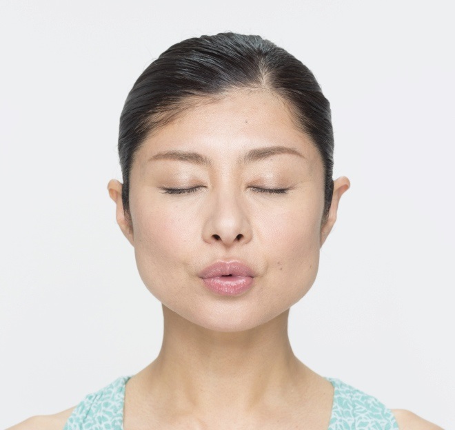 kaoyoga02_04_photo4くちゃくちゃぱっ_ふ〜っ