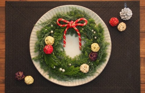 クリスマスのリース、捨てないで！ 5分で正月飾りに変身させる簡単テク