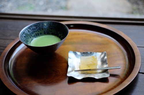 お茶とお菓子