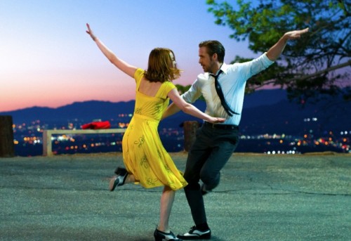 (C)2016 Summit Entertainment, LLC. All Rights Reserved. Photo credit:EW0001:Sebastian(Ryan Gosling)and Mia(Emma Stone)in LA LA LAND.Photo courtesy of Lionsgate.