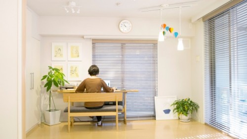 自宅で仕事をするひかりさん