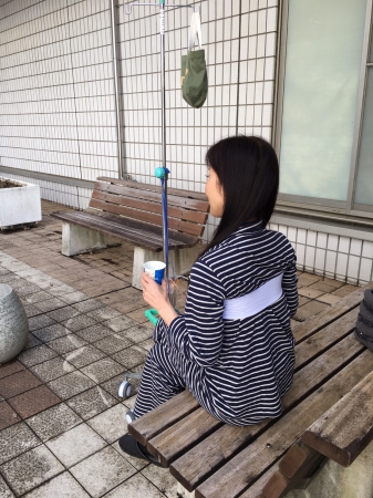 徘徊中の一休み。白いバンドはエキスパンダーが上に上がりすぎないように押さえる役目。