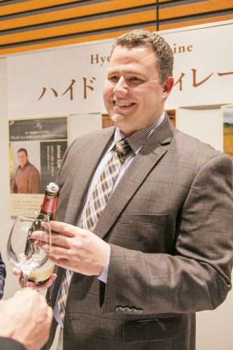 ハイド・ド・ヴィレーヌは、ドメーヌ・ド・ラ・ロマネ・コンティの共同経営者オベール・ド・ヴィレーヌ氏とカリフォルニアの名ブドウ栽培家、ラリー・ハイド氏の共同ベンチャーだ。