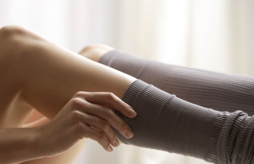 むくみ対策だけじゃない、着圧ソックスの意外な効果　女医が教える活用法