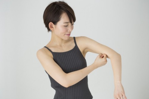 セルライトがたまっている部分はグーの手で