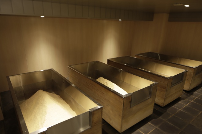体がすっぽりおがくずに…お肌がツルツルになる「酵素浴」って？【TOKYO★ビューティー】