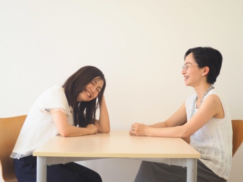 海野P（左）と鈴木（右）