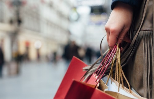 そこそこ稼いでいる女性ほど、危ない！　買い物依存のチェックリスト
