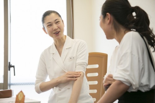 確かに、これならさりげなくどこでもできそう……！ 