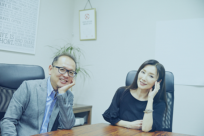 （左から）前野隆司教授と川崎貴子さん
