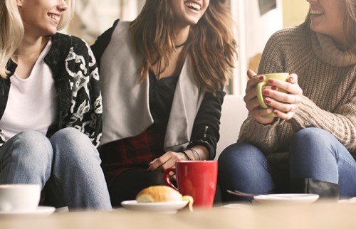 女性同士でも「おっぱいの悩み」は話さない？　SHELLYさん他トーク番組