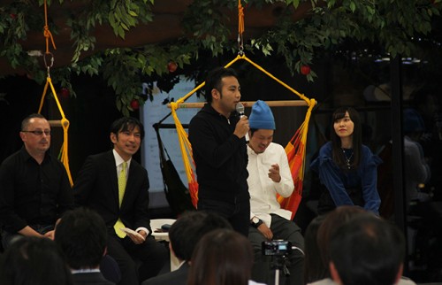 （左から）ピョートルさん、伊藤さん、青野さん、沼田さん、仁禮さん