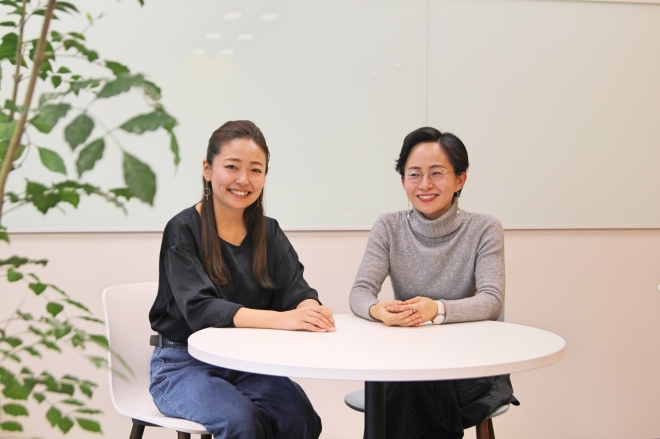 海野P（左）と鈴木編集長（右）