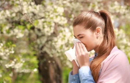 手軽にできる花粉症ケア「鼻うがい」の方法 【耳鼻咽喉科専門医が教える】