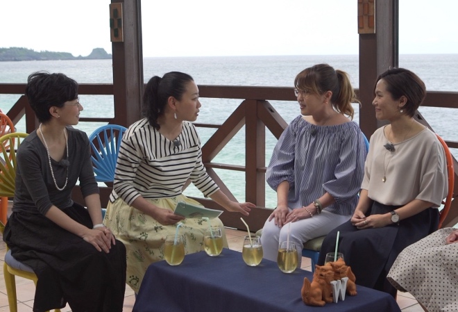 「沖縄メディア女子」の収録に参加した玉城江梨子さん（右）