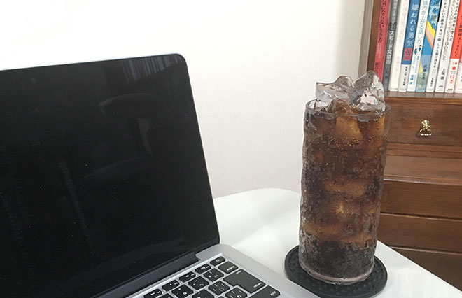 タフな原稿執筆の時はコーラで集中
