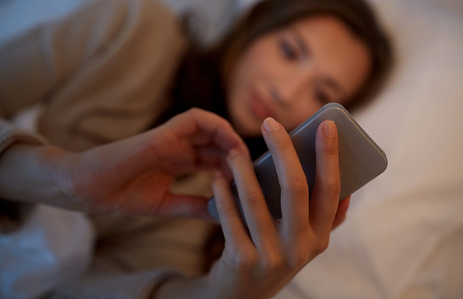 「スマホ老眼」かも？　眼科専門医が教えるケアと予防法7つ