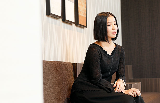 「アフリカでもヨウジヤマモトを着る」　ヨシダナギが黒い服にこだわる理由