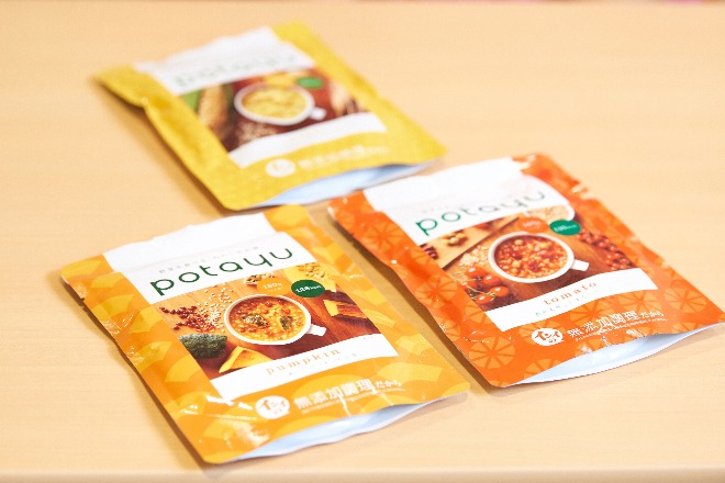 防災ガールが開発に関わった無添加のレトルト玄米粥‘potayu’。普段食べているものでないと、緊急時には食べられないという声を反映させた。
