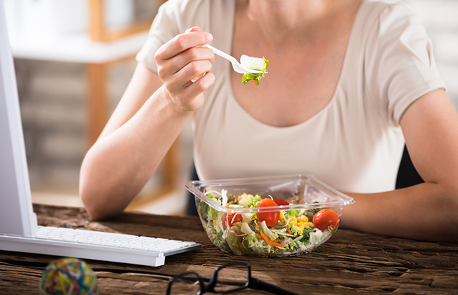 パンだけ、麺だけの「単品食べ」は勘違い！ コンビニごはんの選び方【糖尿病専門医に聞く】
