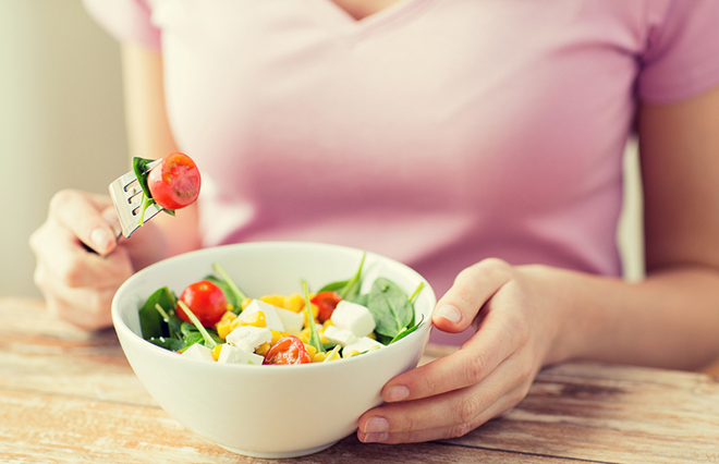 野菜は1日にどれだけ食べるとよい？ 糖尿病専門医が教える「手ばかり法」とは