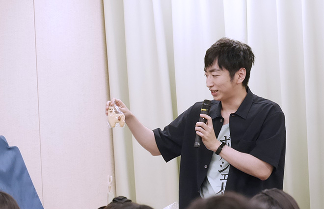 手作りのクッキーを持参した羽田さん