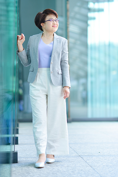 小柄の人ほど挑戦してほしいワイドパンツ＝壽さん提供