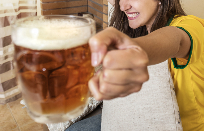 家飲みビールで「ひとり暮らし自宅熱中症」に…内科医が教える予防のポイント