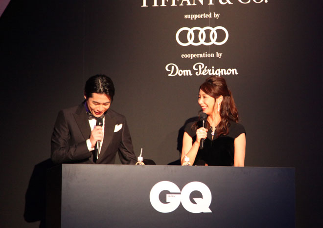司会を務めた、吉村崇さん（左）と宇垣美里さん（右）