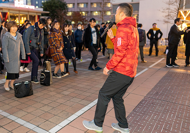 栁澤哲さんによるウォーキング講座の様子。