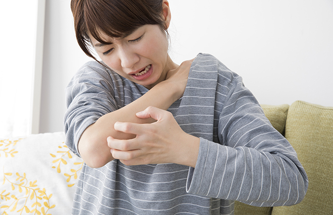 洗いすぎない、かかない…春のかゆみの予防とセルフケアを臨床内科専門医に聞く