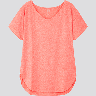 エアリズムシームレスVネックロング T（半袖）／1,500円