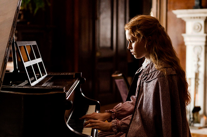 Eliza Scanlen in Greta Gerwig's LITTLE WOMEN.