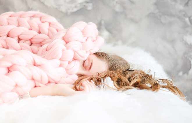 お風呂はぬるめ、ベッドには湯たんぽ…冬の快眠法 【オトナ女子の睡眠ノート】