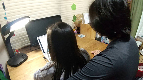 「ワコールの学ブラ講座」では、自宅にいながらオンラインでからだやブラのことを学べます。