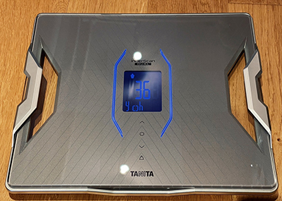 愛用中のタニタの体組成計