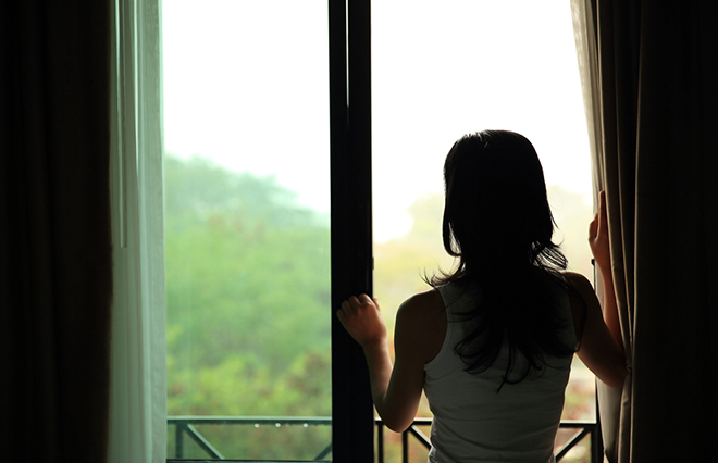 梅雨どきはいっそうとつらい更年期障害…セルフケア法は【臨床内科専門医に聞く】