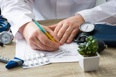 Doctor,In,Hospital,Office,Prescribe,Prescription,Medication,To,Patient,Who