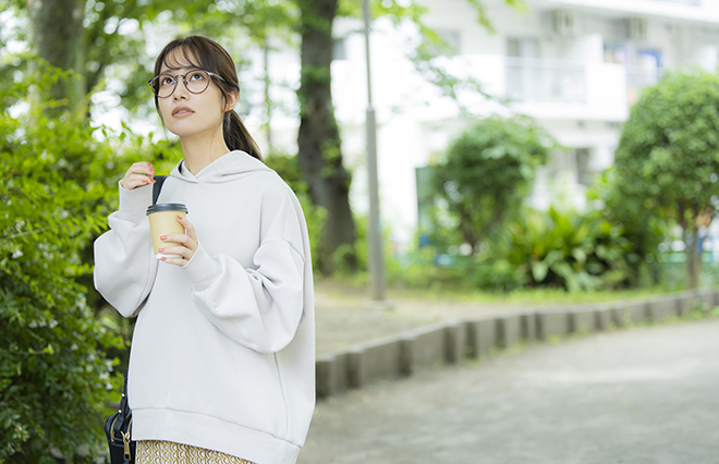 パソコン作業がつらい…寒暖差による「上半身冷え肩こりケアツボ」3つ【鍼灸師が教える】