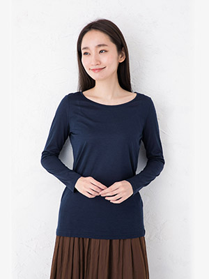 シルクならではの控えめな光沢感が上品。軽くてふんわりとした仕上がりです