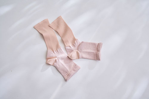 快眠サポートソックス 1.760円（3色展開）／NAIGAI COMFORT×極眠ソックス（ナイガイ）