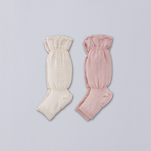 1,650円／おやすみシルクかかと潤いレッグウォーマー（三笠）