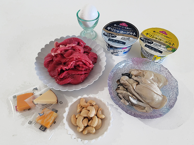 牡蠣や牛赤身肉の他、ナッツやチーズにも豊富に含まれている。ギリシャヨーグルトや卵にも。