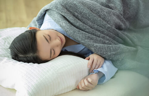 まだまだ熱帯夜が続きそう…医師に聞く、夏の睡眠のポイントは？