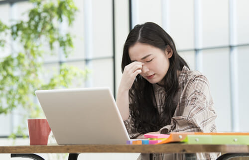 目の疲れがひどい…すぐ押せるケアツボ3つ　鍼灸師が教える