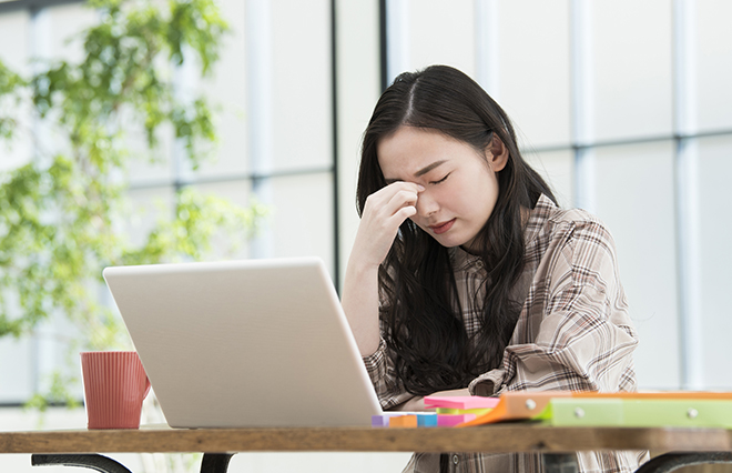目の疲れがひどい…すぐ押せるケアツボ3つ　鍼灸師が教える