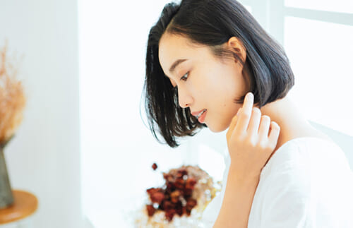 髪の秋バテ…乾燥、血行不良、抜け毛のセルフケア7つ【美髪プロが教える】