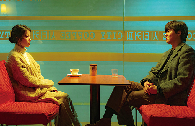 最初に描くと決めたのは「心の影」ヨン・ウジン × IU出演映画『夜明けの詩』監督インタビュー